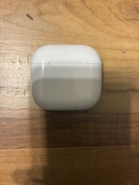 Apple White Earbud Charging Case